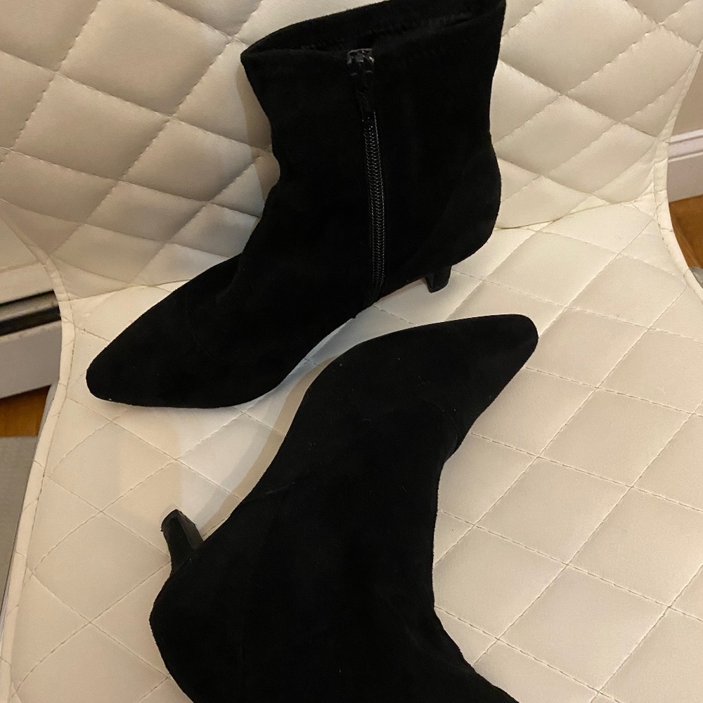 Black suede boots - like new!!